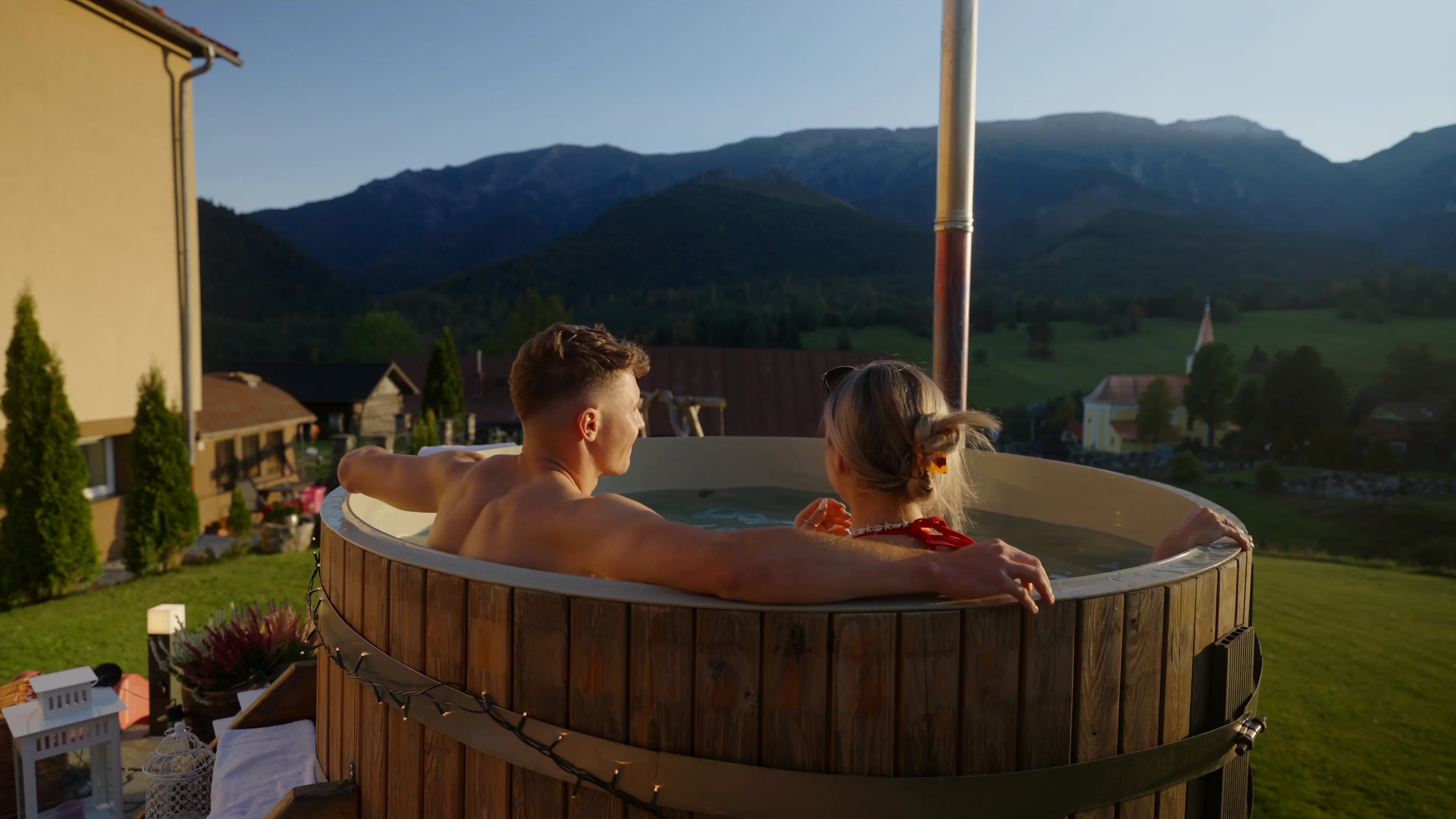 Couple in the hot tub overlooking the Belianske Tatras