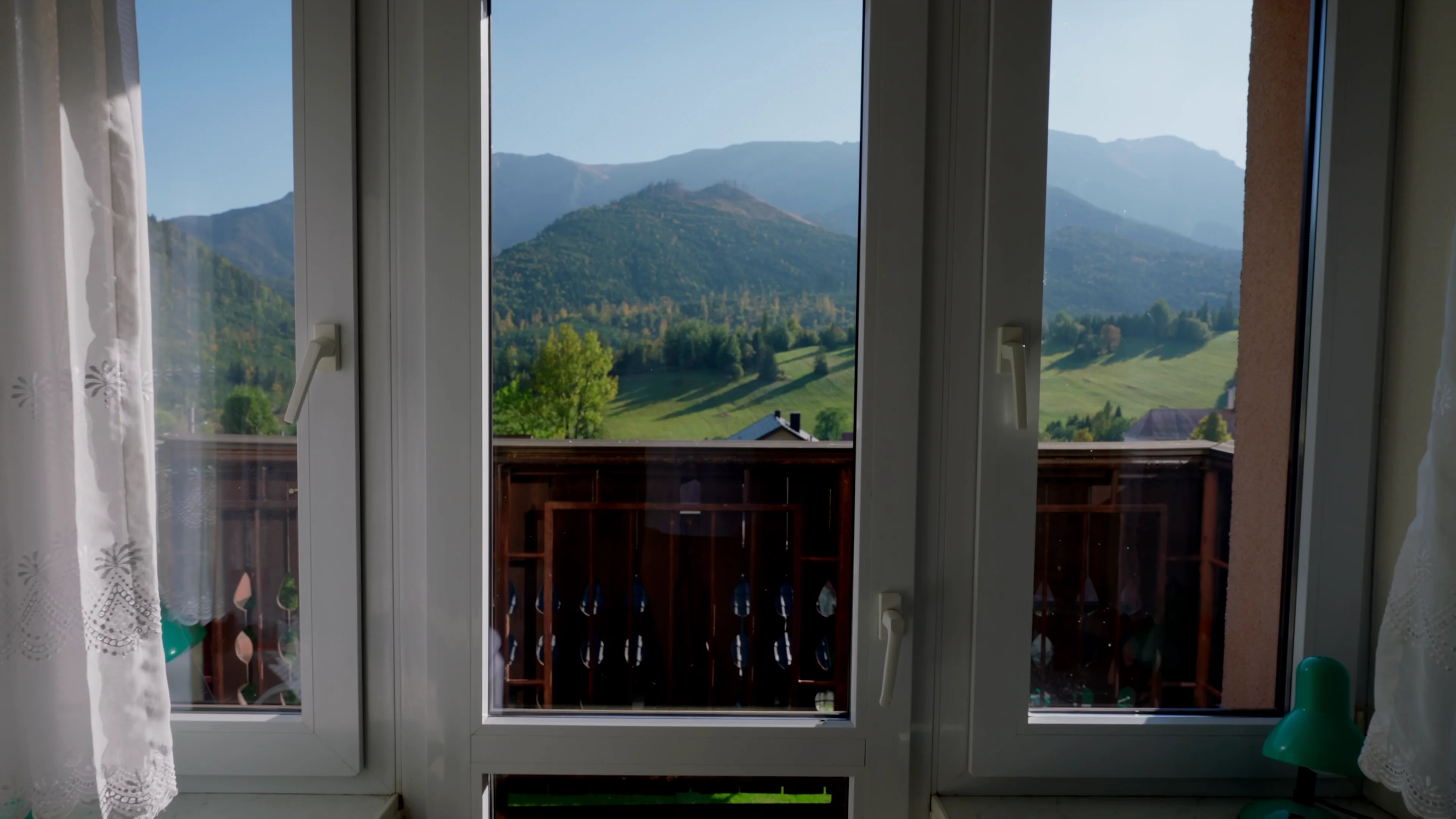 Výhľad z okna izby na Belianske Tatry